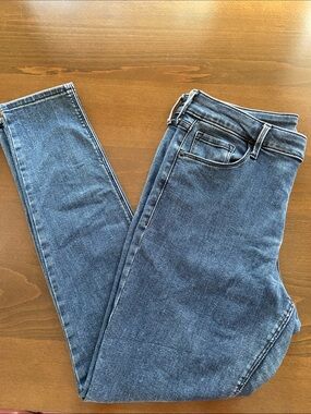 Old Navy Rockstar, Super-Skinny Mid-rise, Jeans in Denim Blue. Women’s size 12